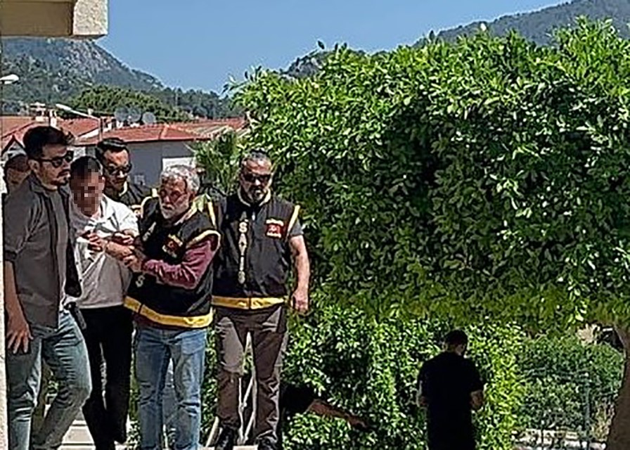 Marmaris’te Bir Kadını Bıçaklayarak Öldüren Şahıs Adliyeye Sevk Edildi (2)