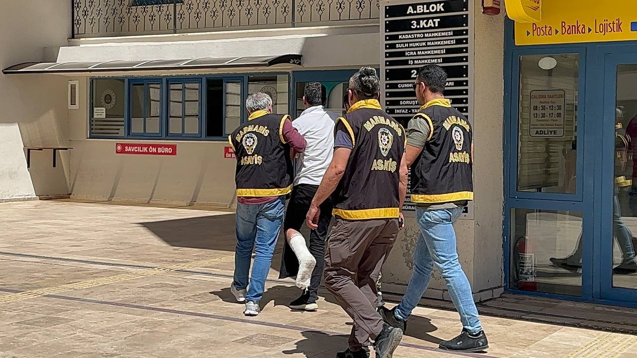 Marmaris’te Bir Kadını Bıçaklayarak Öldüren Şahıs Adliyeye Sevk Edildi (4)