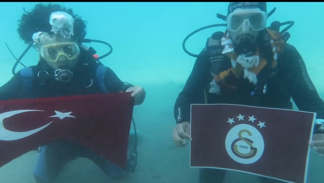 Galatasaray In Şampiyonluğunu Deniz Dibinde Kutladılar