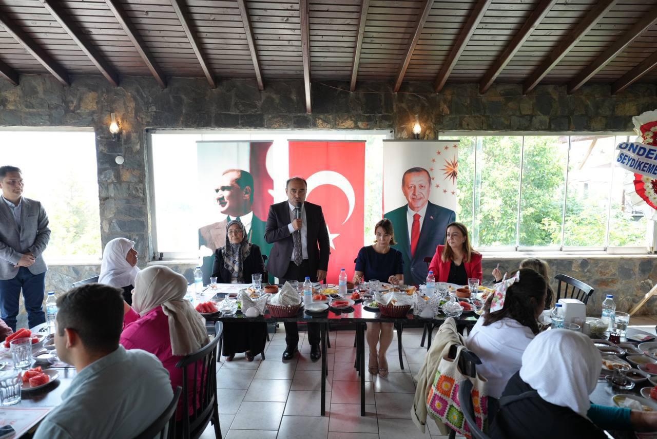 Başkan Akdeni̇zli̇ Şehi̇t Anneleri̇yle Anlamli Buluşma (1)