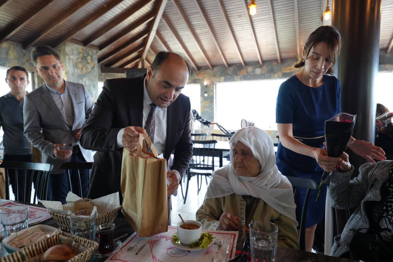 Başkan Akdeni̇zli̇ Şehi̇t Anneleri̇yle Anlamli Buluşma (3)