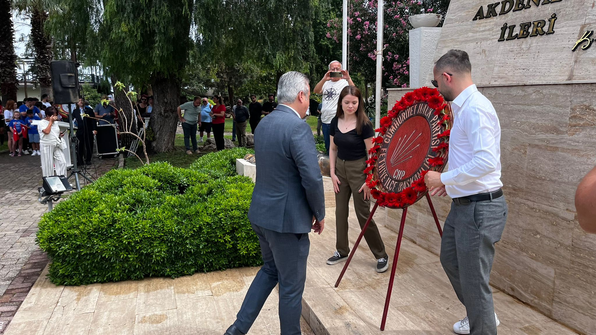 Chp Fethiye’den Çelenk Sunma Töreni (2)