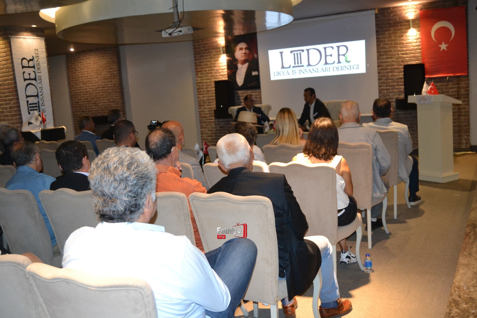 Ekonomist Sağlam, Li̇der Üyelerini Bilgilendirdi (15)