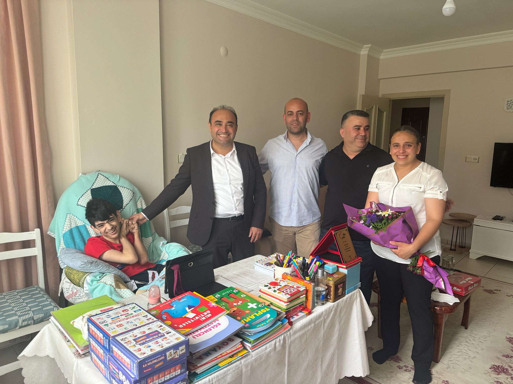 Engelli Çocuğuna Kendisini Adayan Fedakar Anneye Sürpriz Kutlama (2)