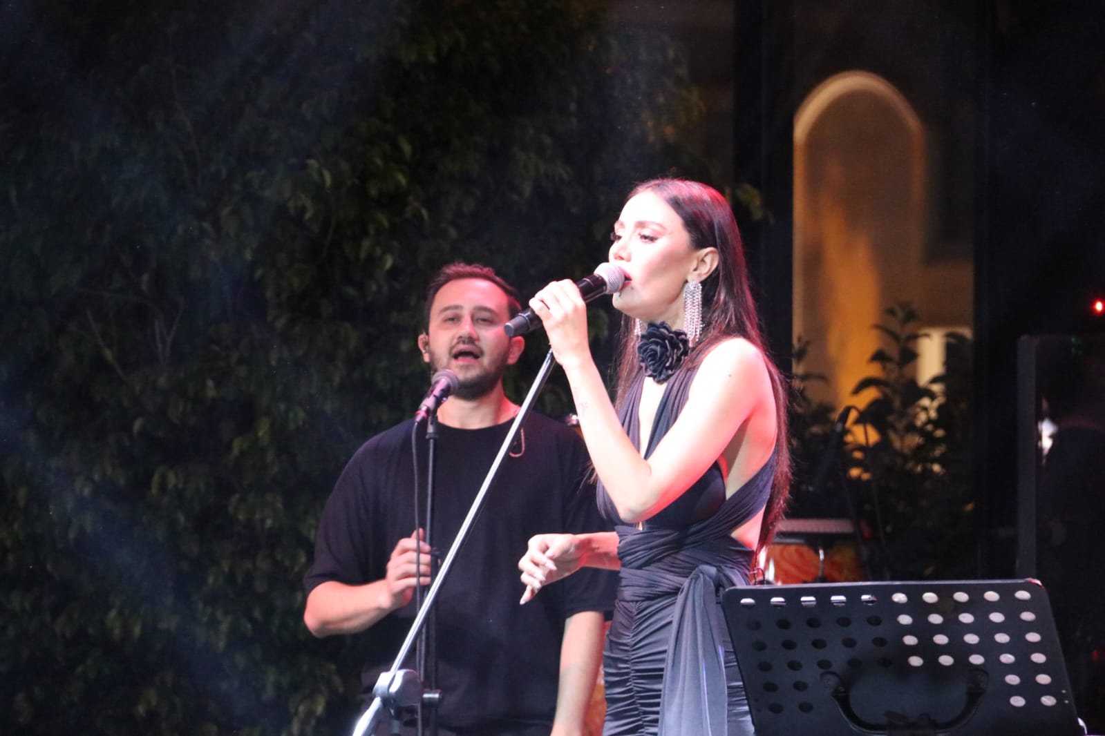 Gamze Dursun Ile Barbunn Cafe Bistro'da Yaz Konserleri Başladı (11)