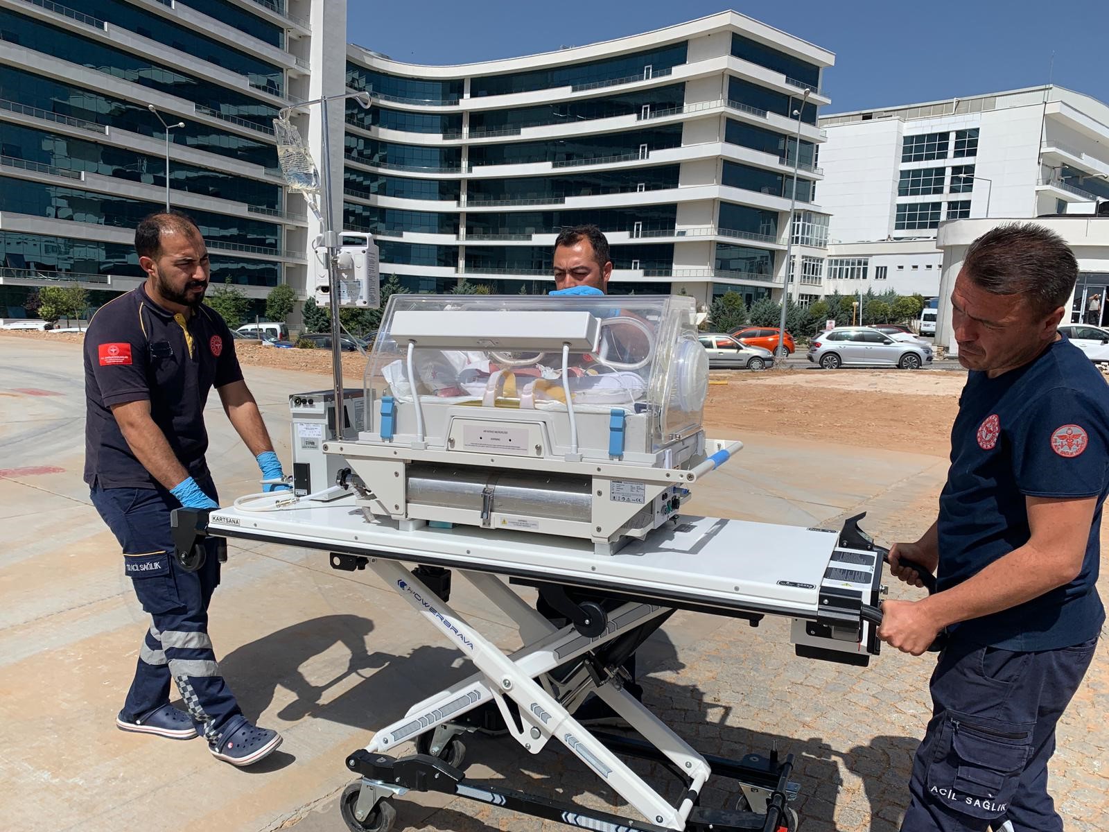 'Mavi Bebek' Hastalığı Teşhisi Konan Bebek, Ambulans Helikopter İle Ankara'ya Sevk Edildi (5)