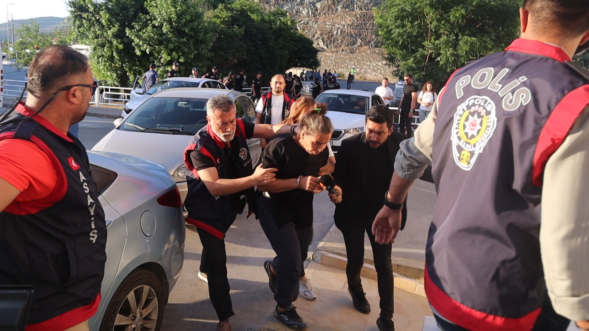 Ortaca'da Kızlara İstismarda Bulunan Şahıs İle Anne Adliyeye Sevk Edildi (3)