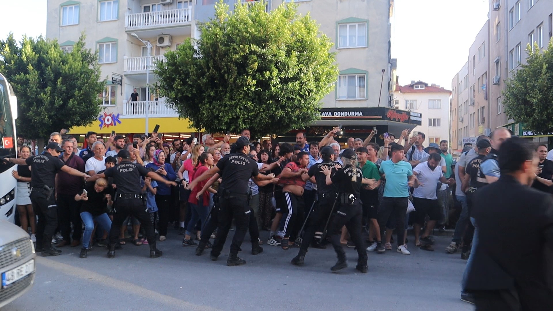 Ortaca'da Kızlara İstismarda Bulunan Şahıs İle Anne Adliyeye Sevk Edildi (6)