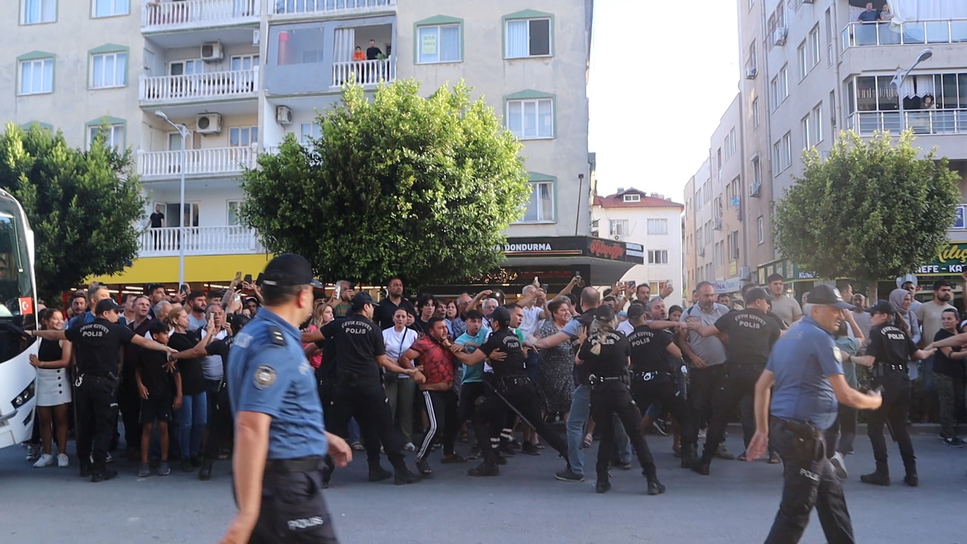 Ortaca'da Kızlara İstismarda Bulunan Şahıs İle Anne Adliyeye Sevk Edildi (7)