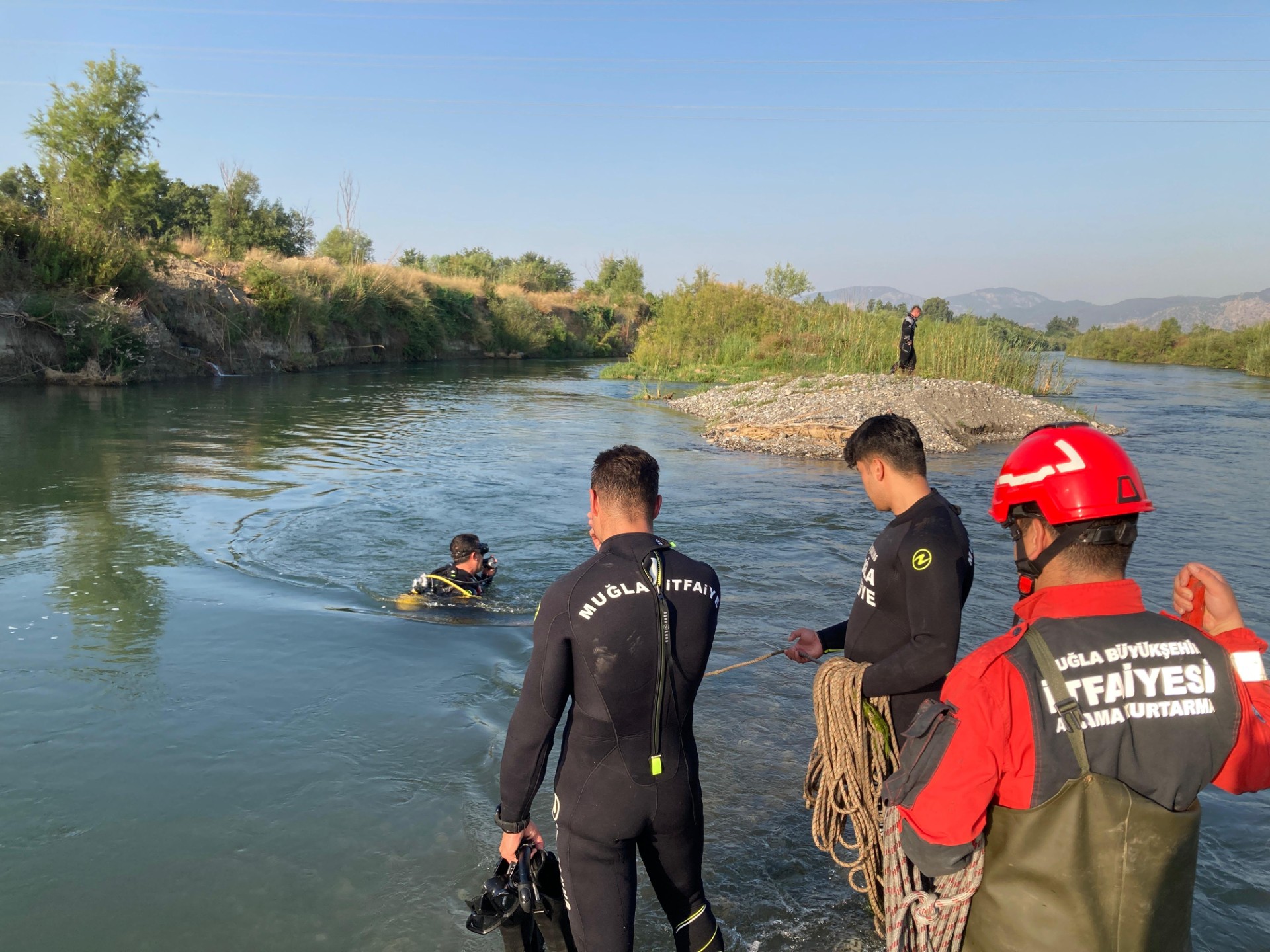 Thumbnail Büyükşehir Belediyesi Su Altı Arama Kurtarma Ekibi Görev Başında (3)