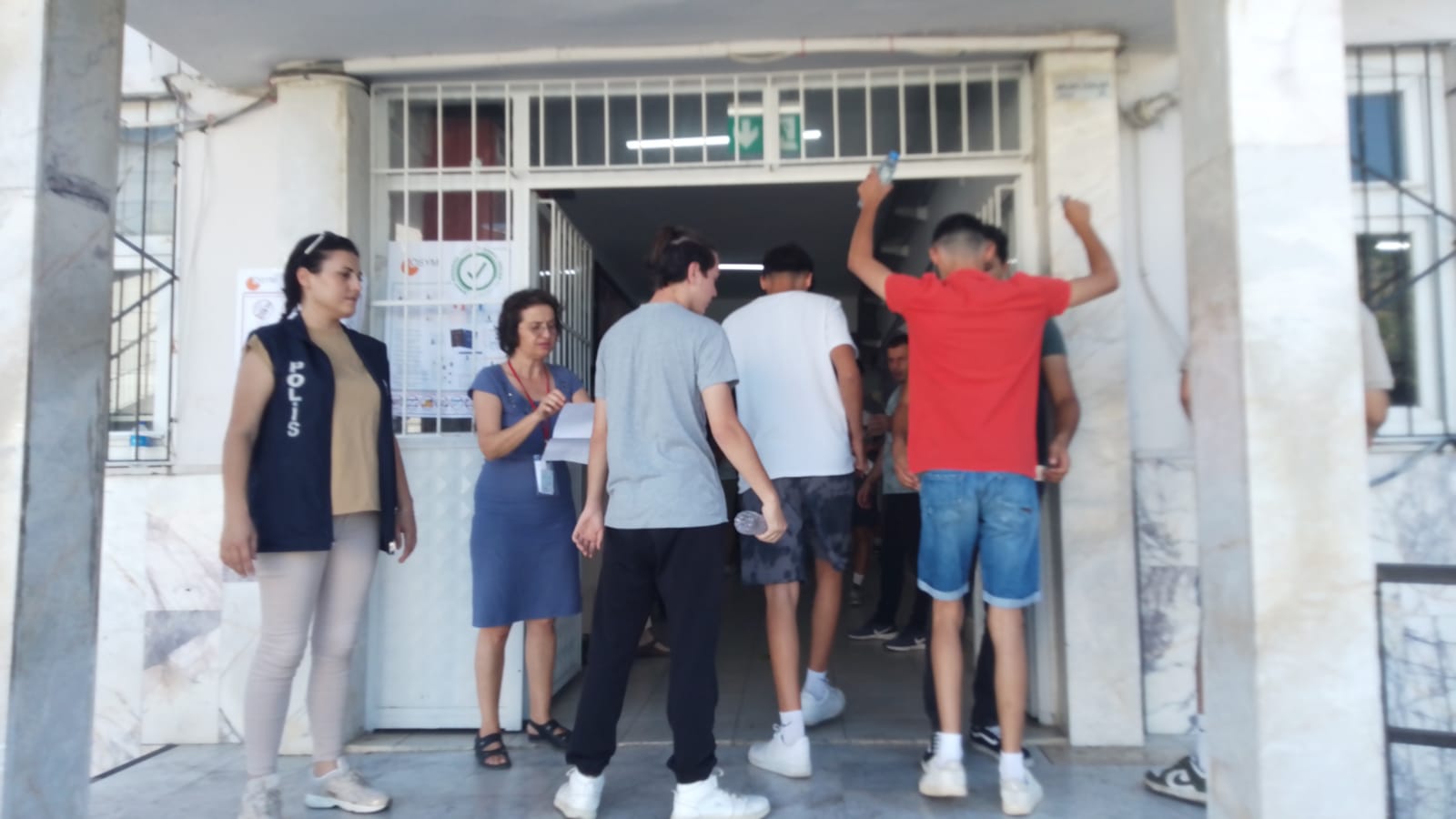 Yks Sinavi Sorunsuz Geçti̇ (5)