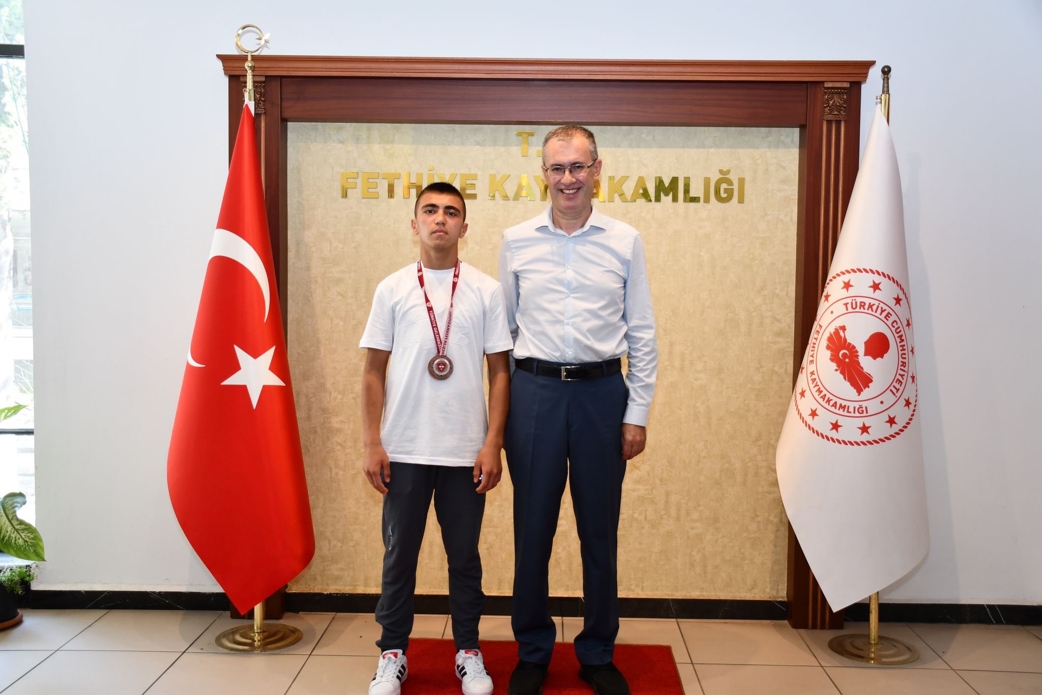 G R A1T W W4 A A Uvid