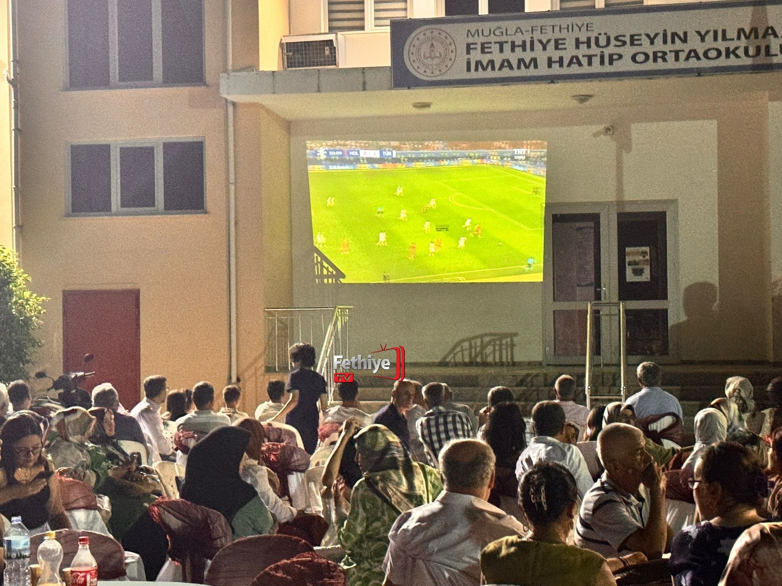 Hem Evlendiler, Hem Maç İzlediler (2)