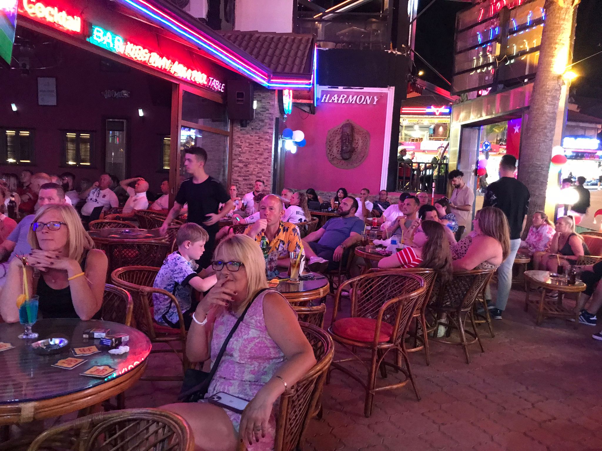 İngiltere'nin Finale Yükselmesi Ölüdeniz’de Tatil Yapan İngiliz Turistleri Sevince Boğdu (12)