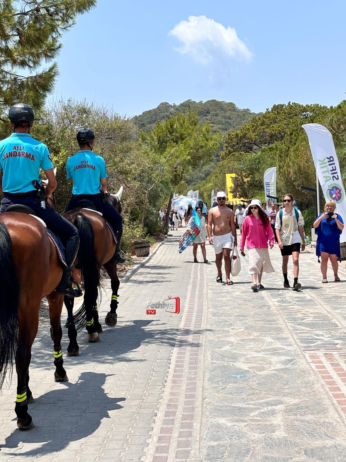 Jandarmanın Atlı Ekibi Ölüdeniz'de Bu Yıl Da Görev Başında (1)
