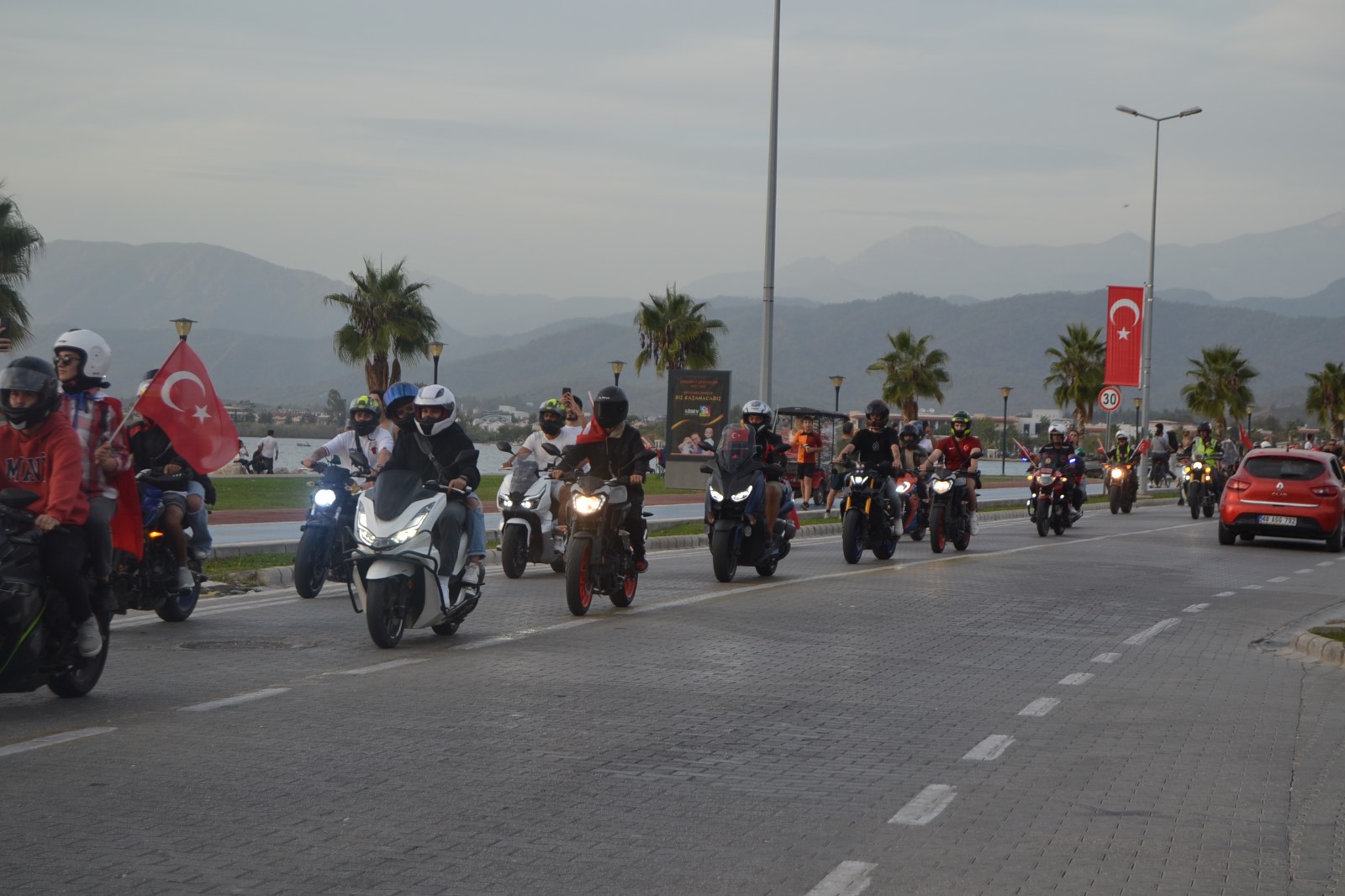 Muğla’da 4 Kişiye 1 Motosiklet Düşüyor (2)