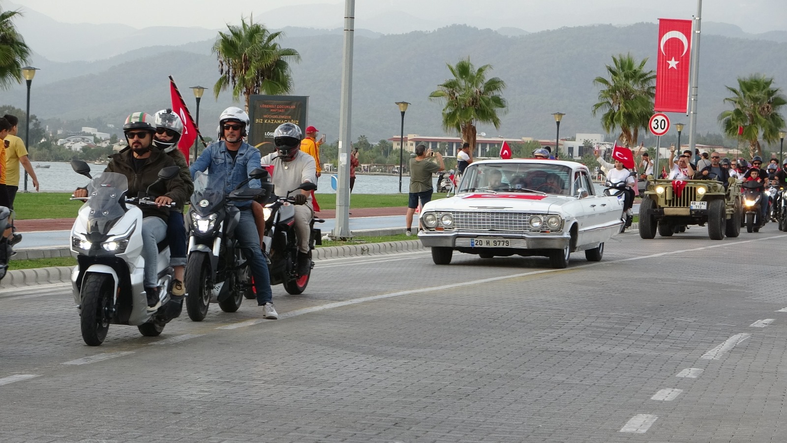 Muğla’da 4 Kişiye 1 Motosiklet Düşüyor (3)